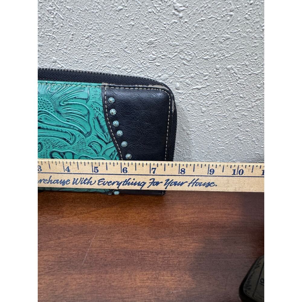 Trinity Ranch Tooled Design Wallet - Picture 3 of 8